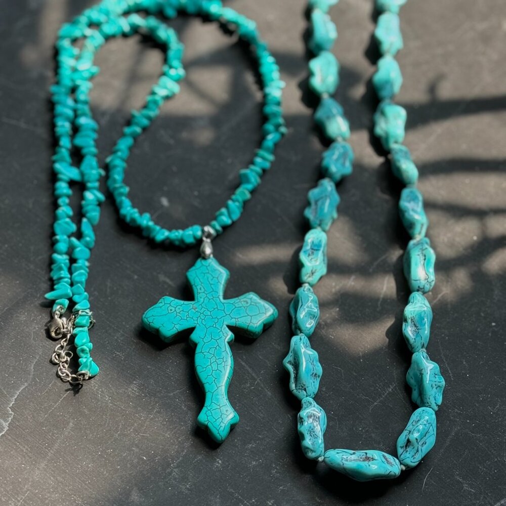 two necklaces and earrings: Turquoise Chips  & Faux Turquoise - Picture 11 of 12